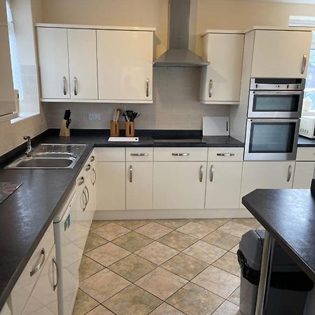 Spacious, Sleeps 17, 3 Bathrooms, Parking, Mansfield Exterior foto